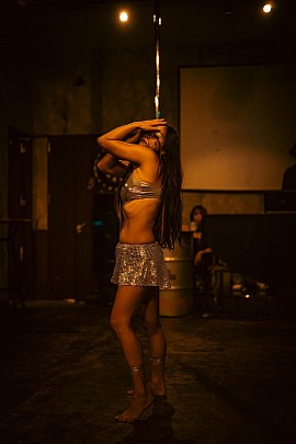 ✨ MOVE WITH RISA ✨ Pole Dance • Stretch • Movement
